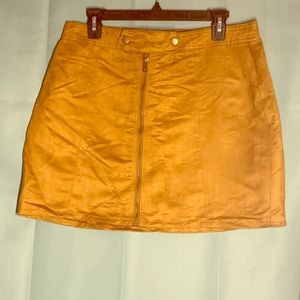 3/15🔥Rue21 Suede zip up skirt